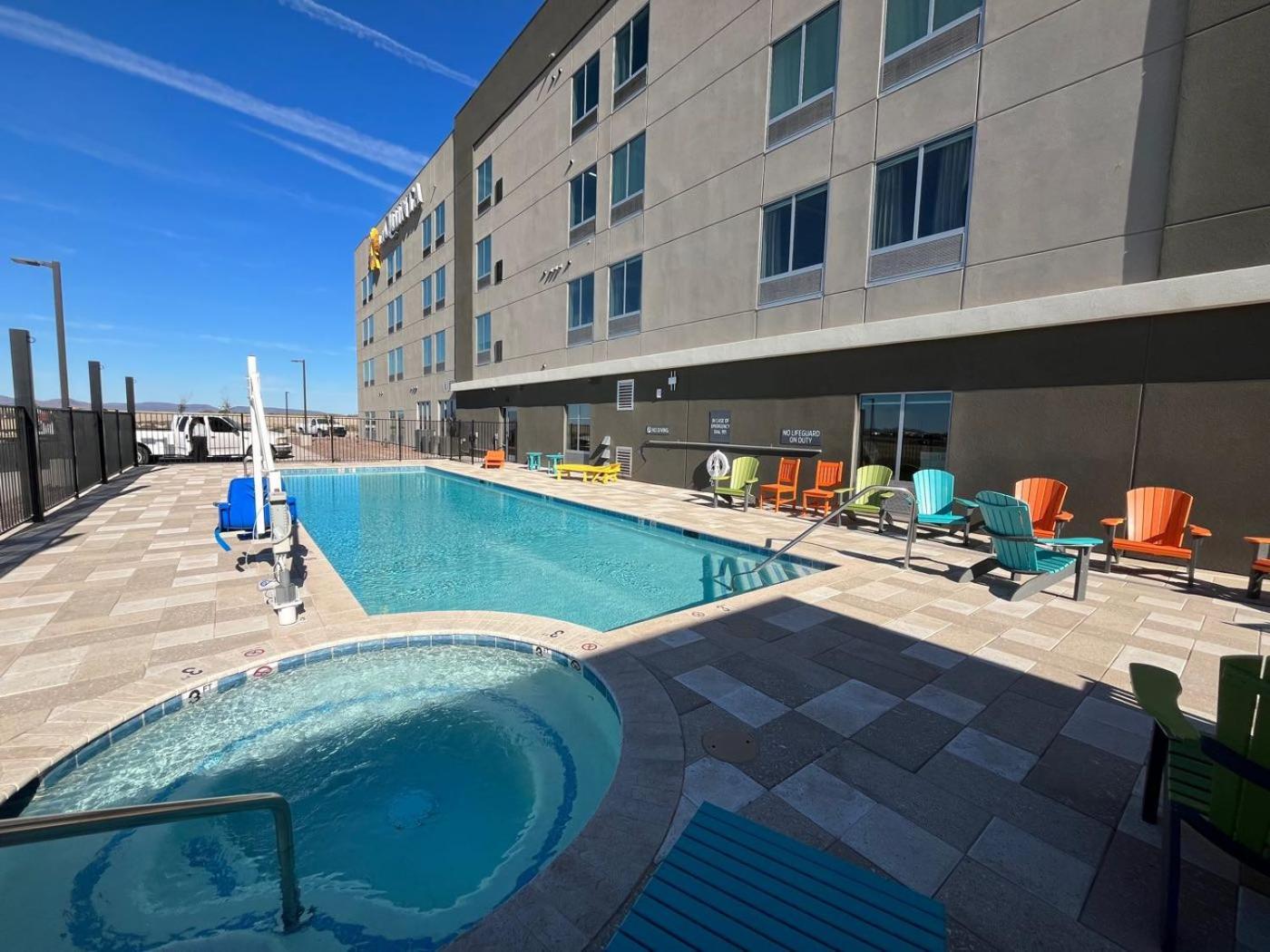 La Quinta Inn & Suites By Wyndham يوما المظهر الخارجي الصورة